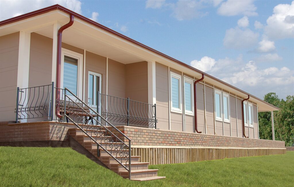 Verandalı tek katlı prefabrik ev dış görünümü